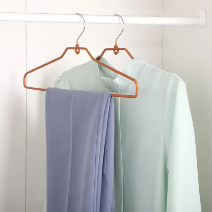 Are Metal or Plastic Hangers Better?